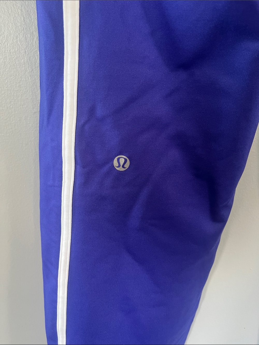 Woman’s lululemon athletica Deep Blue Wide Leg Leggings 8 - Picture 5 of 7